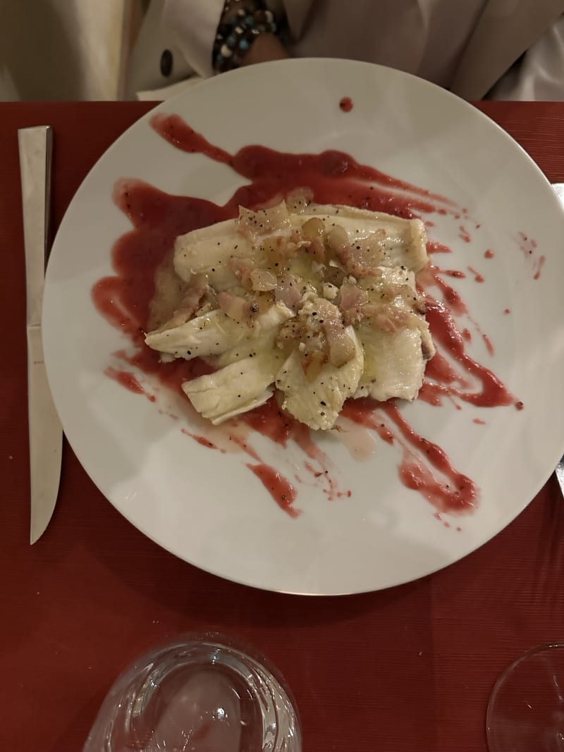 Filetto di rombo scottato al vino bianco con guanciale  su crema di barbabietola  - Ristorante L'Armonica, Tradate