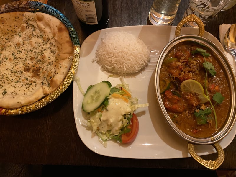 Vegan lime chicken + vegan garlic naan - Holy Cow Vasastan, Stockholm