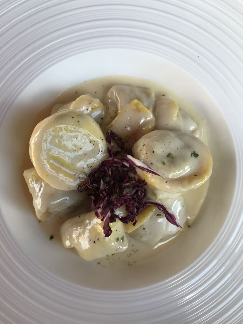 Tortelloni radicchio e speck su fonduta di grana - Cadabò