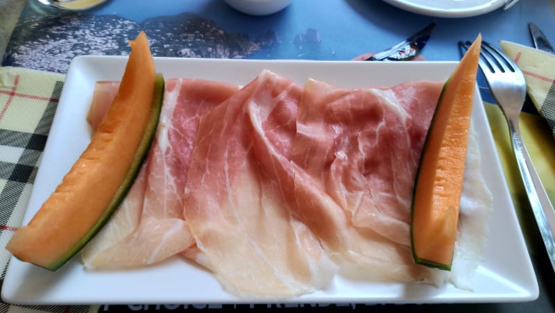 Prosciutto veramente dolce, melone fresco e gustoso. - Al Forchettone di Fabio e Anna