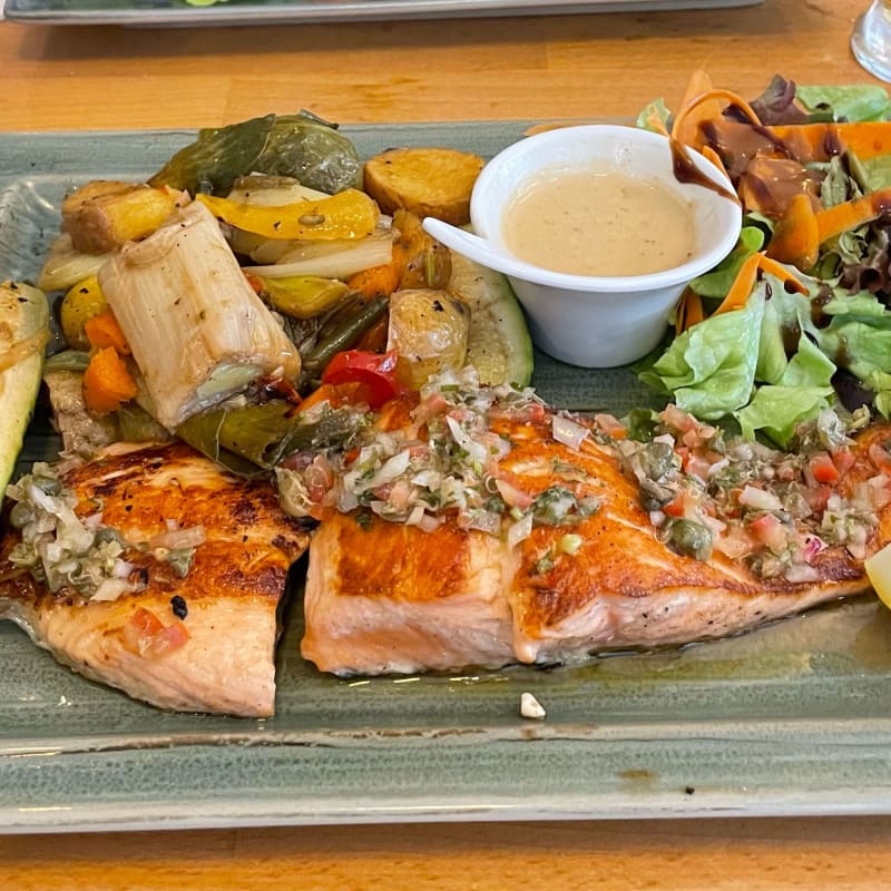 pavé de saumon et légumes au wok - Cantine Max, Paris