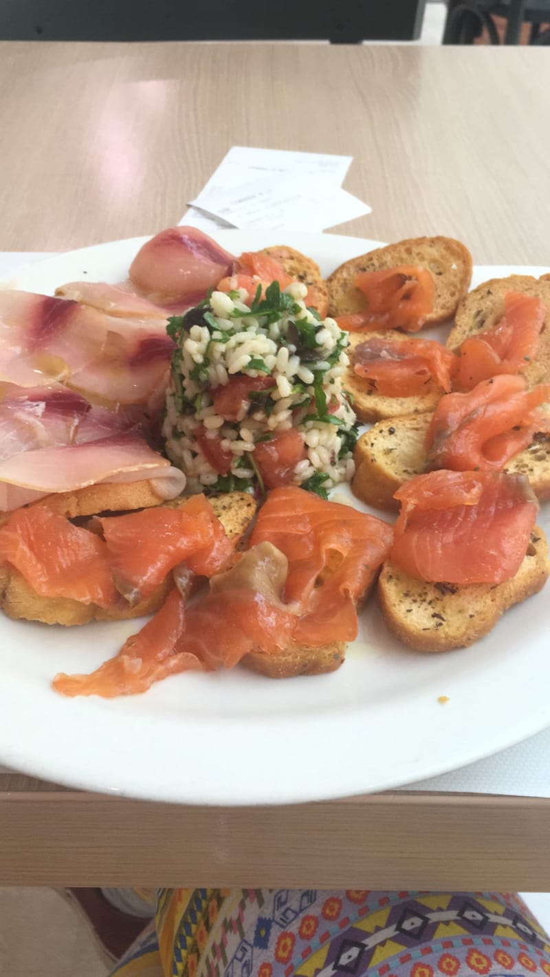 Carpaccio di salmone e pesce spada con crostini - Ristorante La Corte Di Gre'