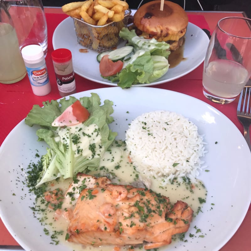 Burger express, pavé de saumon avec ses crevettes . - L'Express, Lille