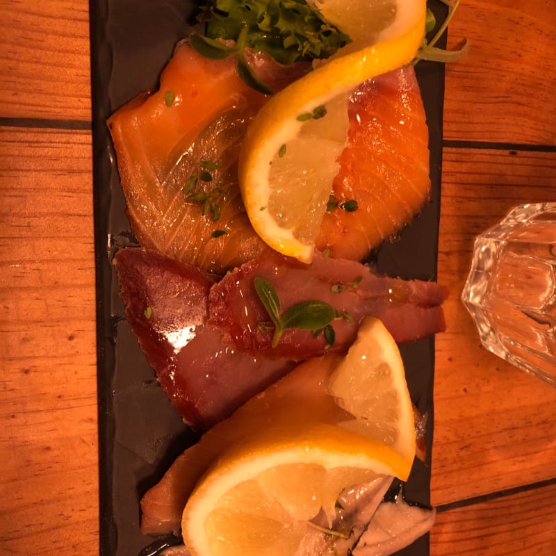 Saumon et thon très frais et bon . - Levain, Le Vin, Paris