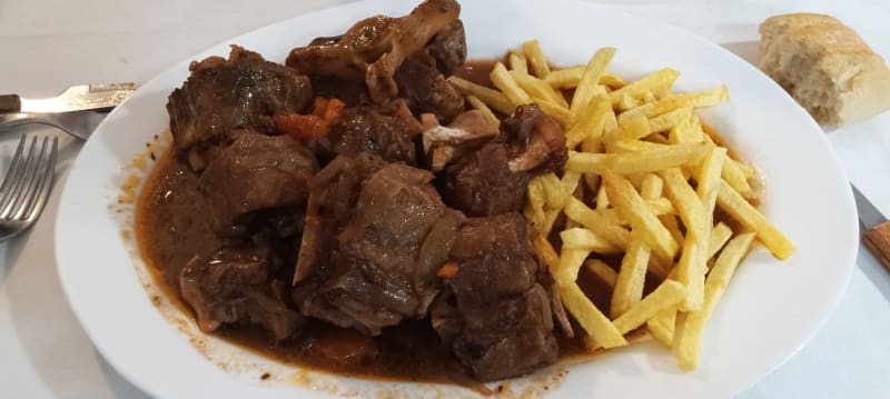 Rabo de toro estofado - Taberna de Regiones, Las Rozas