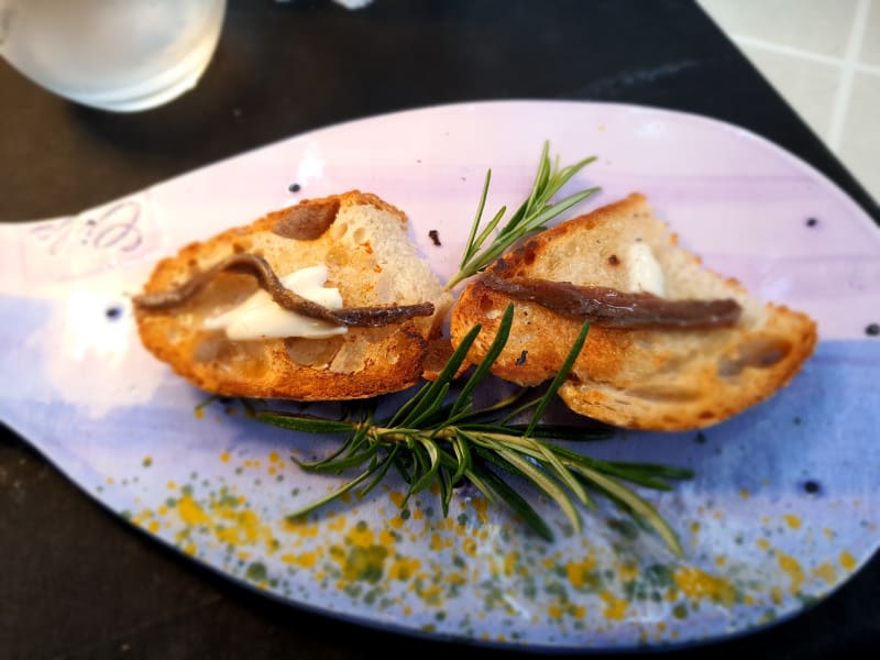 Bruschetta al burro di bufala e alici di menaica
 - Ci.Bo - Cilento food Boutique