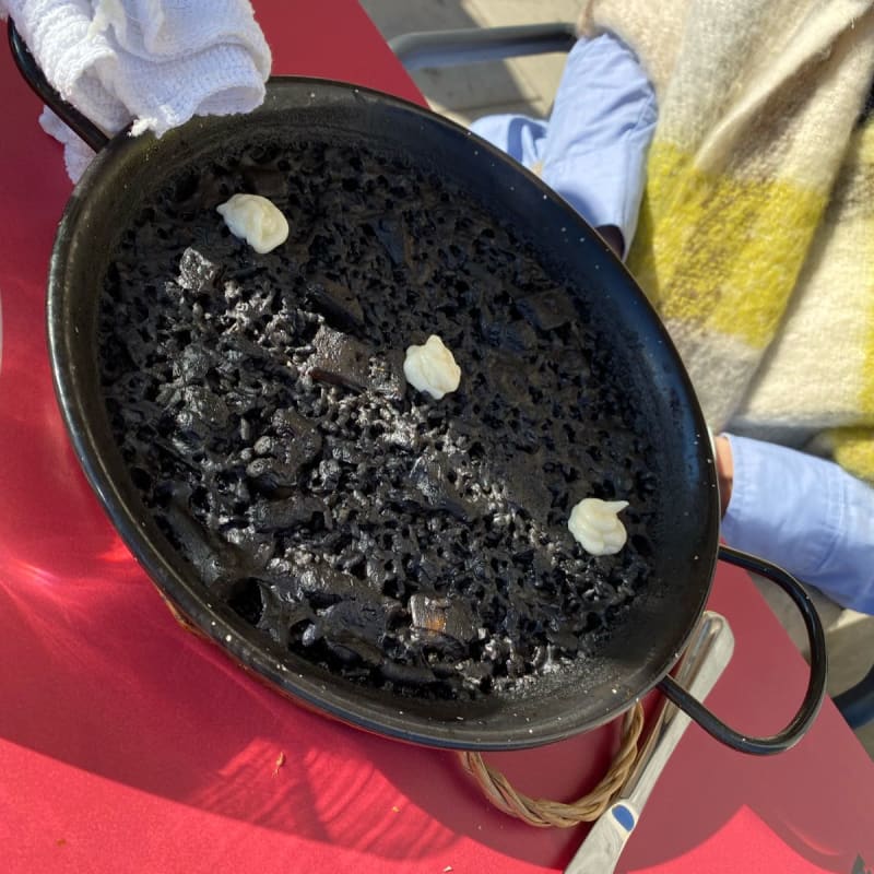 Arroz negro de cepia - Som Terra, Mataró