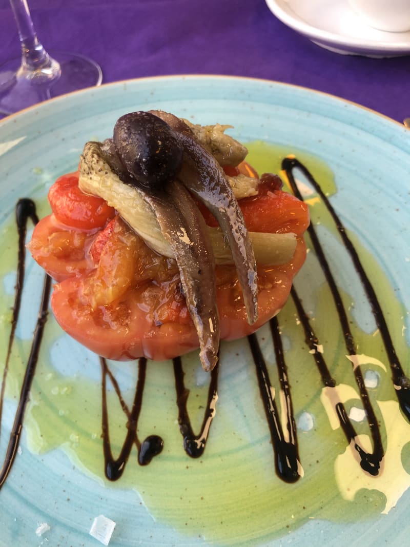 Tomate con escalivada y anchoas  - Som Terra, Mataró