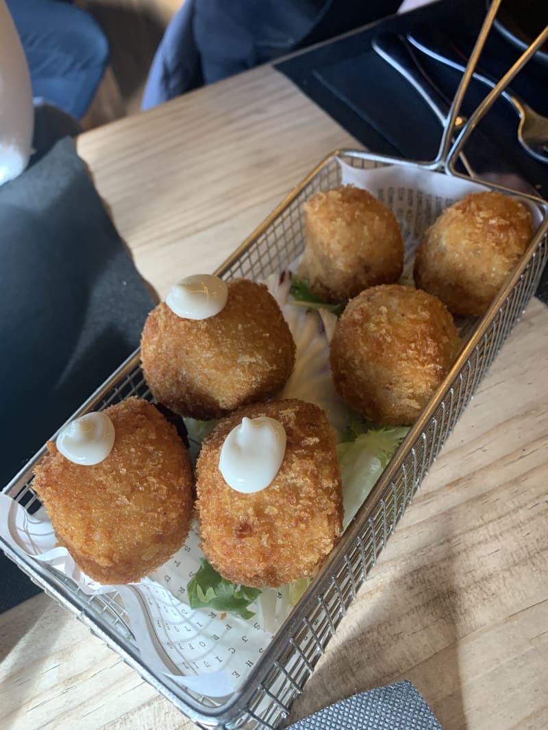 Nuestras croquetas variadas de la casa - La Tasca del Retiro, Madrid