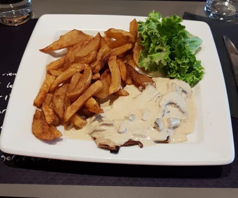 Escalope de veau à la crème aux champignons et frites maisons - Dom Zébulon, Carrières-sur-Seine