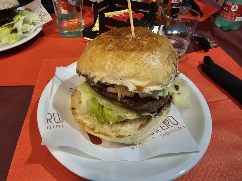 Sombrero vino e panini, Naples