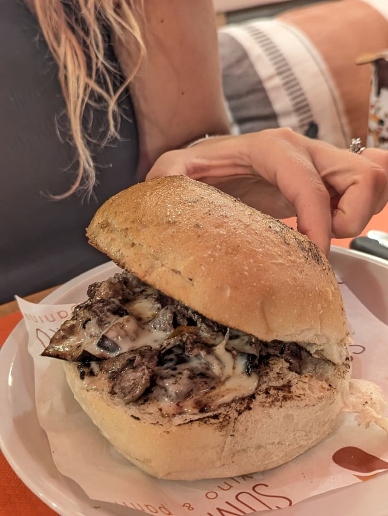 Sombrero vino e panini, Naples