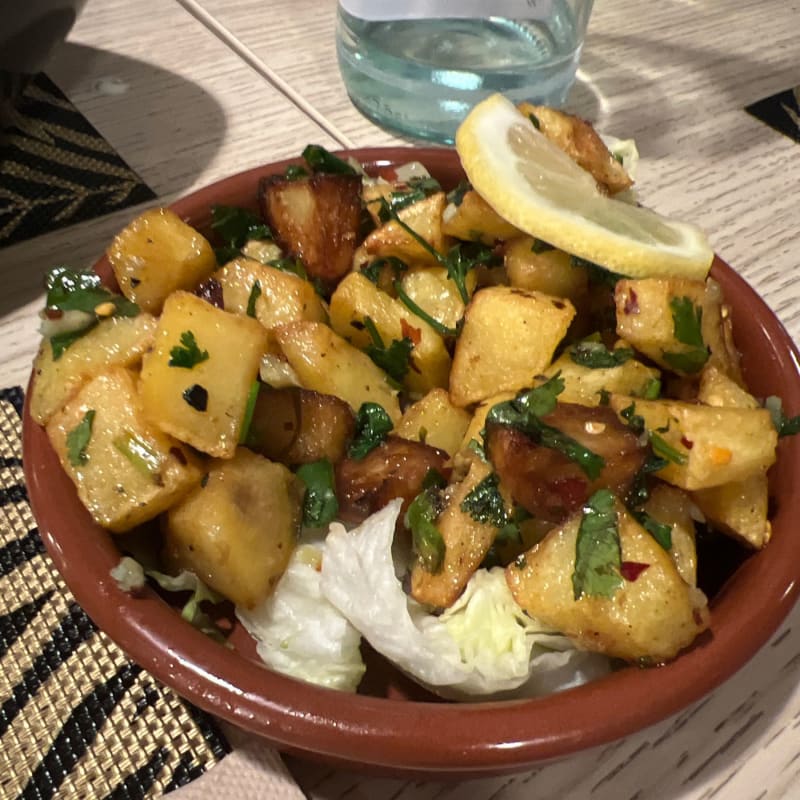 Patate con prezzemolo, aglio e peperoncino - Beirut Bistrot, Como