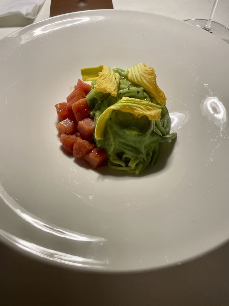 Red tuna with tagliolini and courgette flowers - Dama - Castello di San Gaudenzio