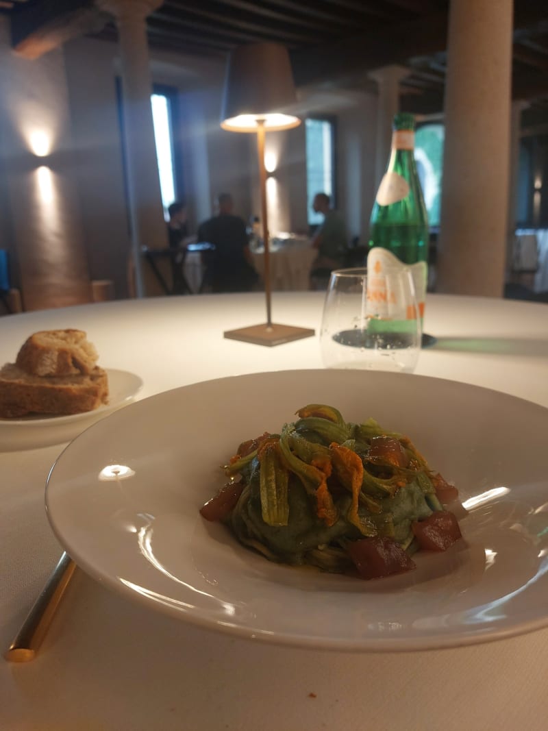 Red tuna with tagliolini and courgette flowers - Dama - Castello di San Gaudenzio