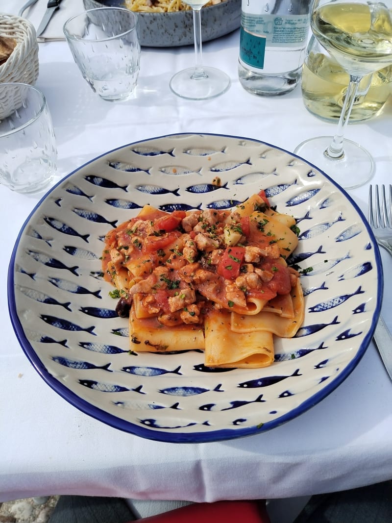 paccheri fatti in casa con tonno fresco olive taggische e datterini - Osteria Del Porto, Misano Adriatico