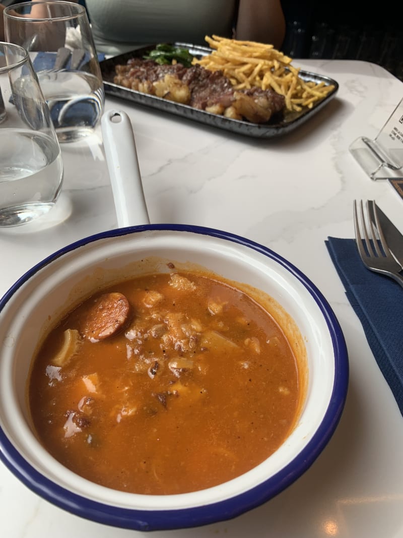 Traditional Madrid style tripe stew - La Catorce, Madrid