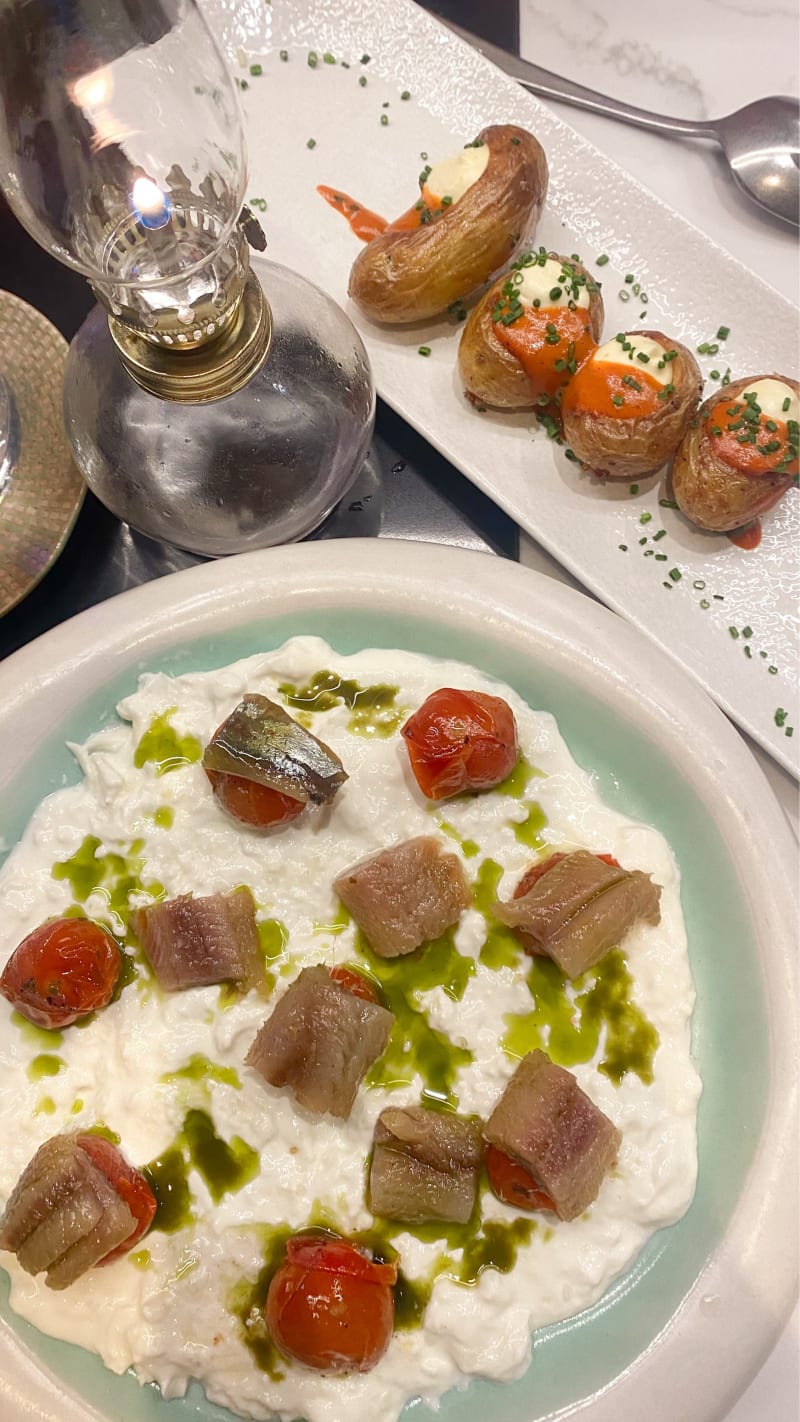 Burrata salad with roasted tomatoes and smoked sardines - La Catorce, Madrid