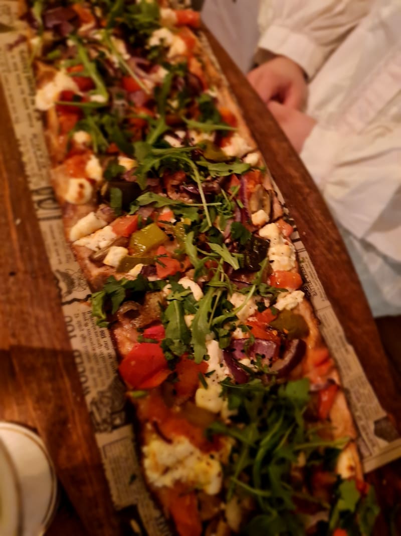 Black Pide, Paris