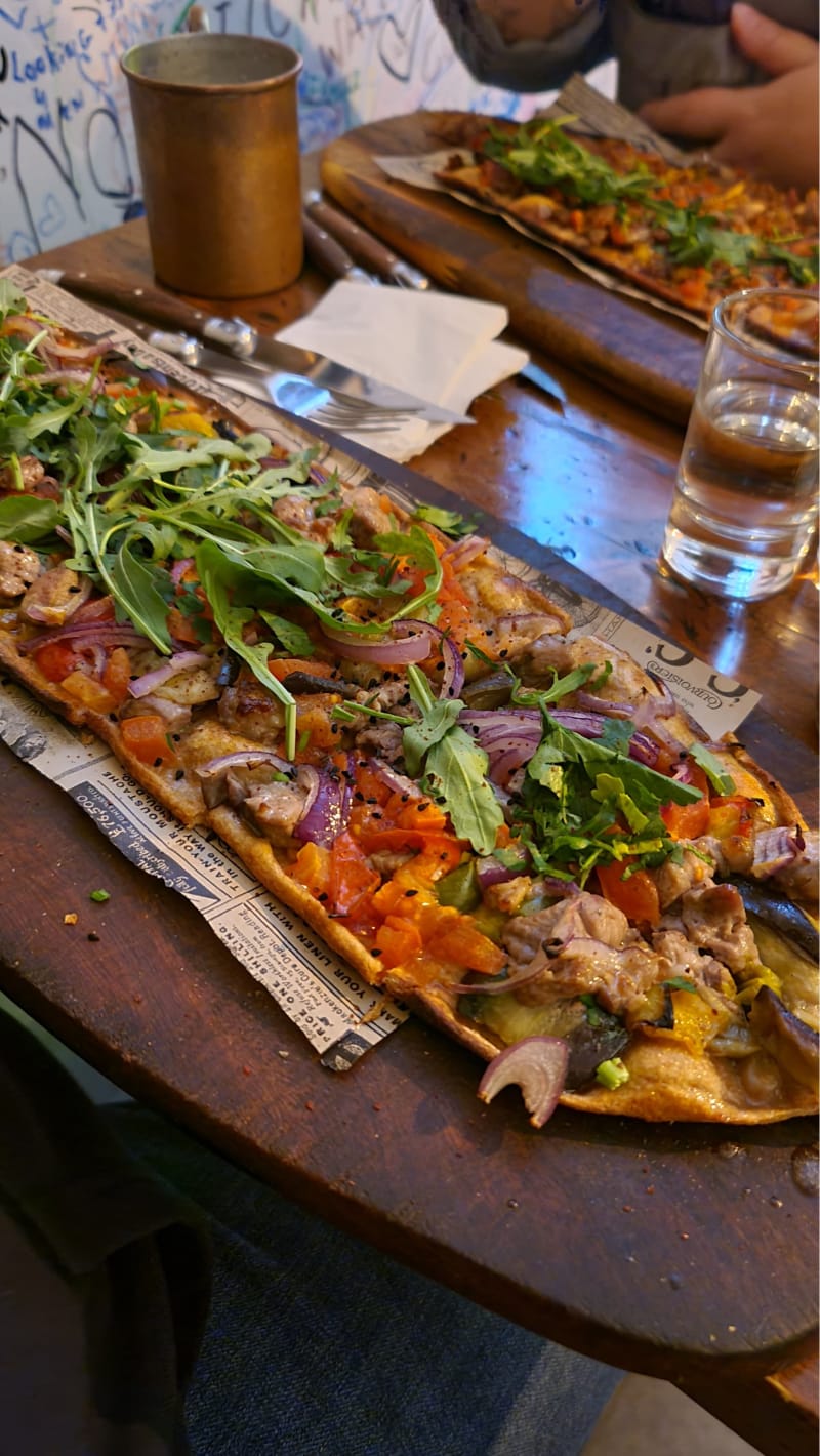 Black Pide, Paris