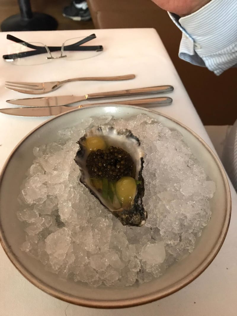 The first starter: caviar on oyster. - Rozemarijn, Maastricht