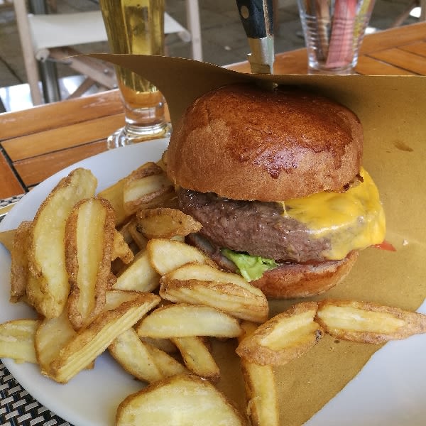 ottima location e molto buono il panino - Kincho, Como