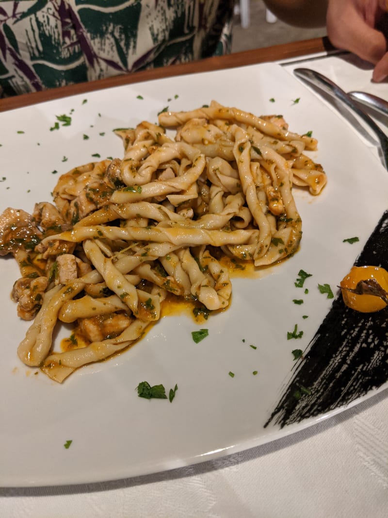 Dafne con spada capperi olive verdi capperi e pesto di erbette - Il Fòllaro