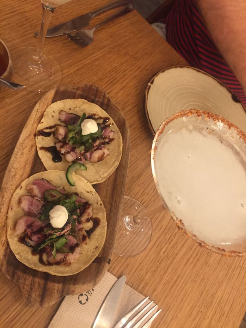 Tacos en  pato - Corazón de Agave, Sitges