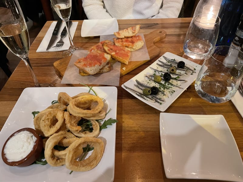 Pan con Tomate, Boquerones en Vinagre, Calamares a la Romana - Casa Ramon, Leiden