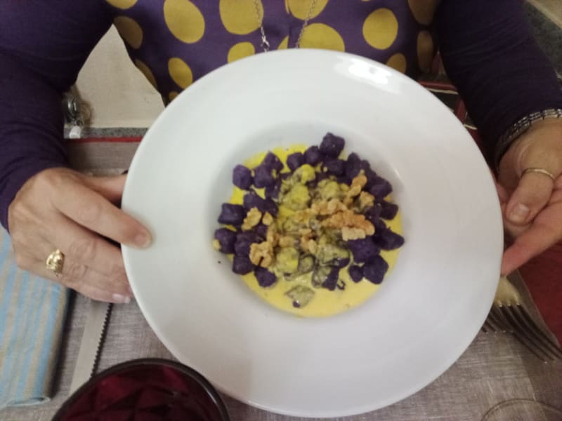 Gnocchi viola con fonduta e noci - Trattoria Gasperini