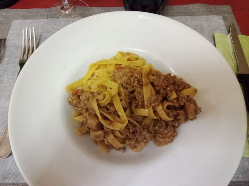 Fettuccine con carne maremmana e porcini - Trattoria Gasperini