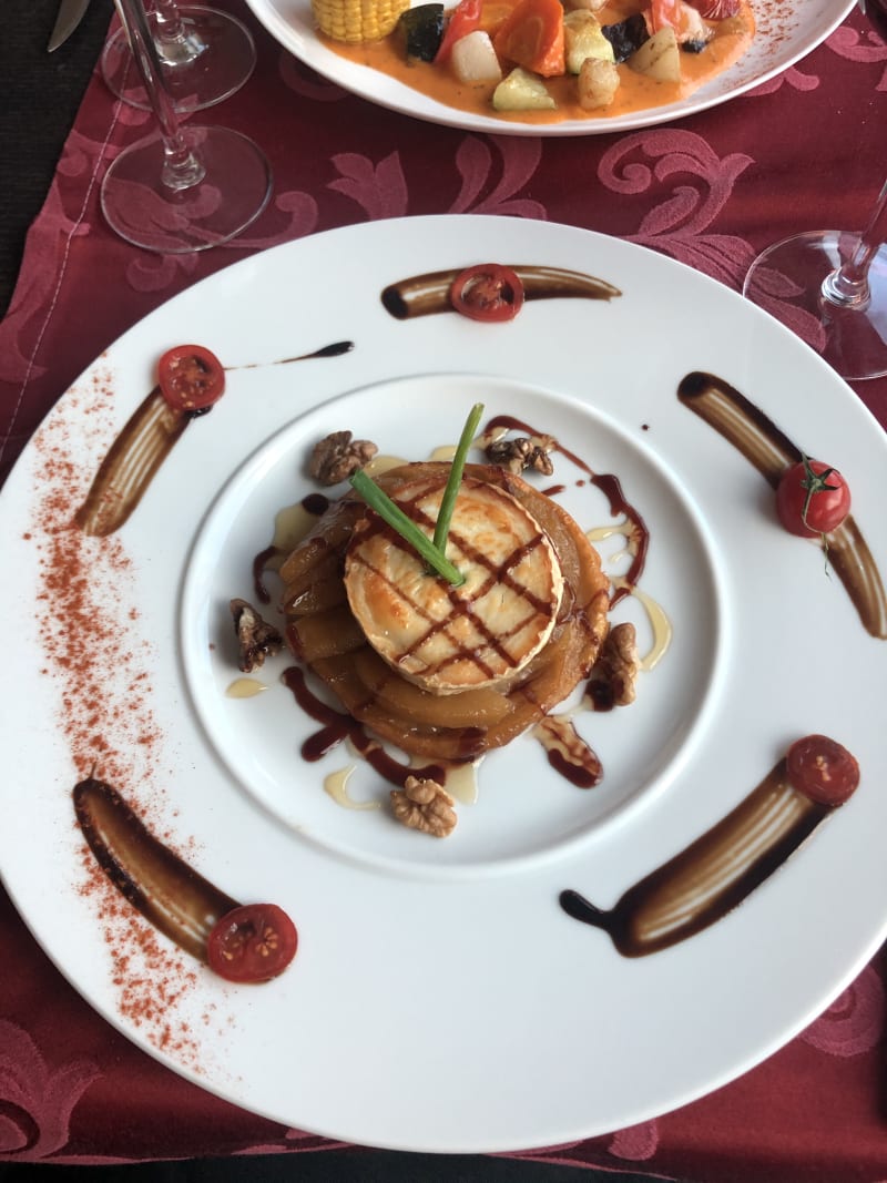 Tatin de chèvre chaud au miel  - Le 360, Martigny