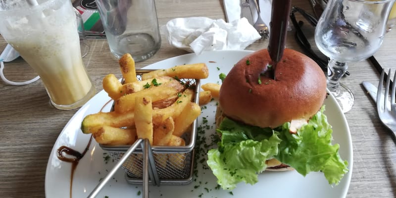 Burger  - L'Artiste - Restaurant Italien, Paris