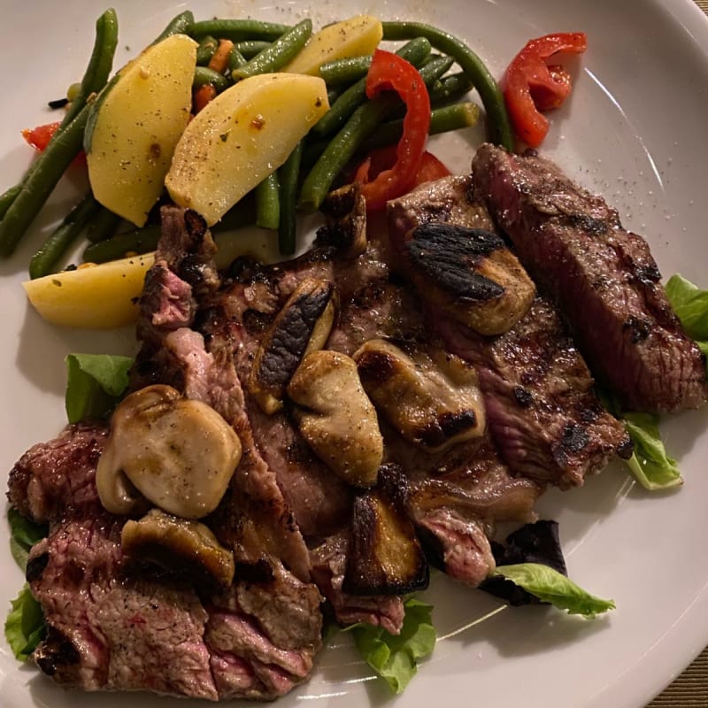 Tagliata di carne con funghi e verdure - Ristorante Raffaele presso Hotel Parsifal, Ravello