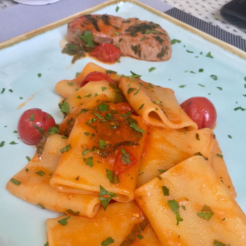 Paccheri con pomodorini e tonno rosso - RistoArte, Vietri sul Mare