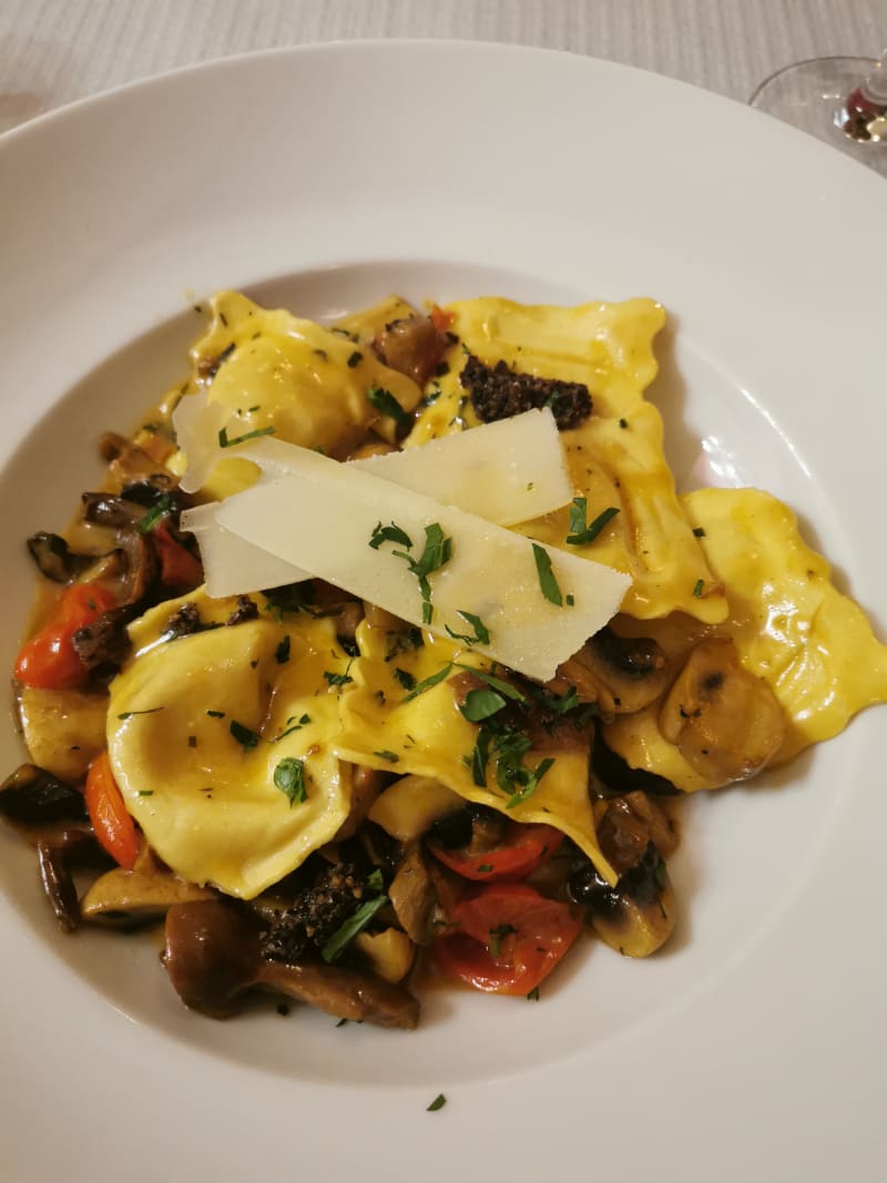 Ravioli com cogumelos e trufa negra - Prima Pasta, Lisbon