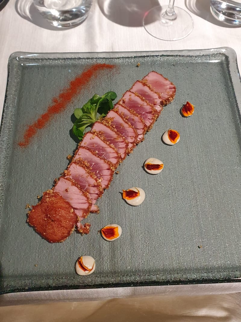 Tataki di tonno rosso con croccante alla paprika e salsa tonnata  - Ristorante Lefebvre