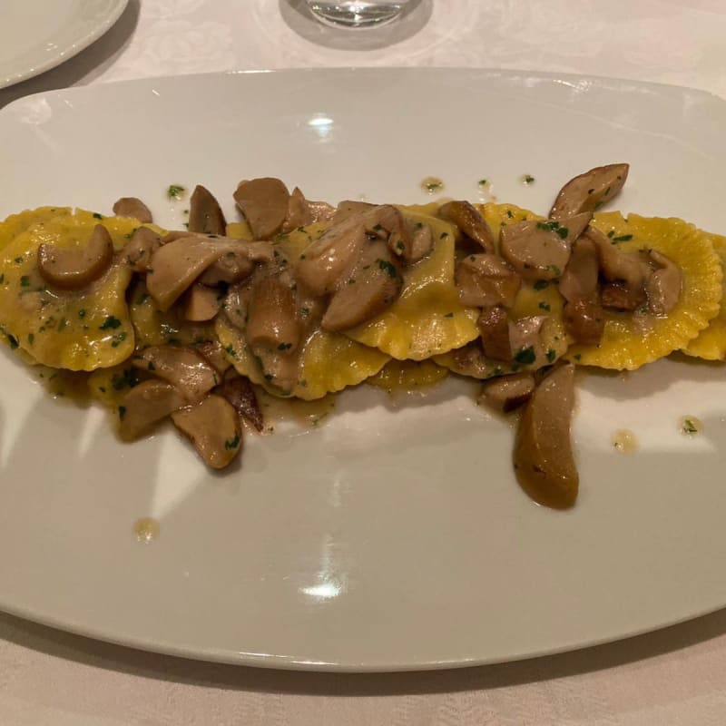 Tortelli con porcini e finferli - Bella Italia Restaurant