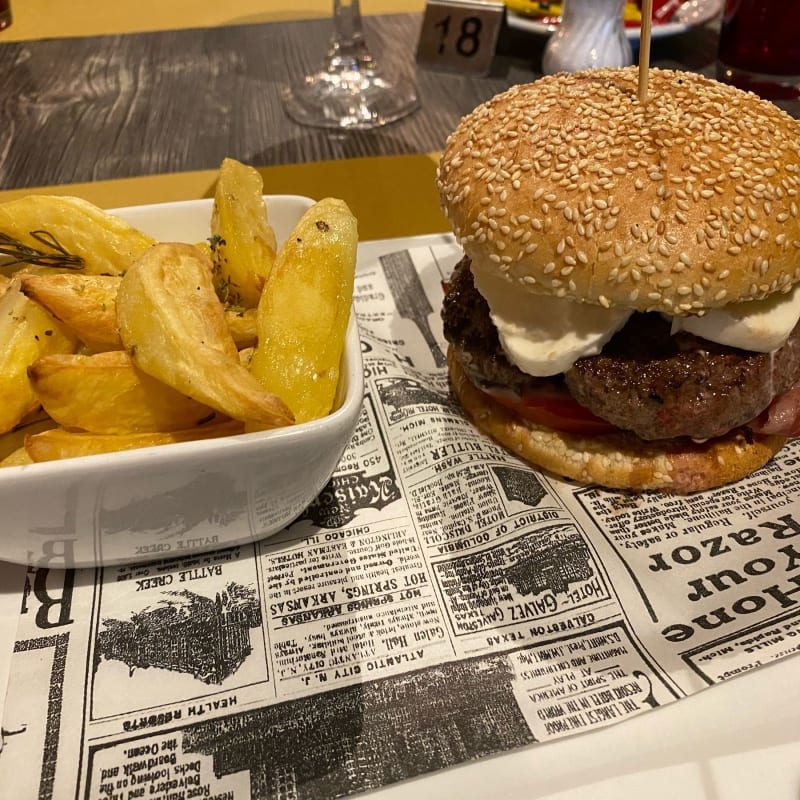 Queen burger - LADISPENSERIA, Milan