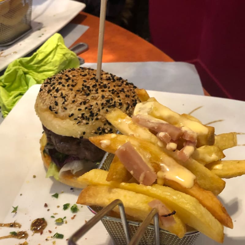 Burger des deux rives steak légèrement poivré - Restaurant Les deux rives, Créteil