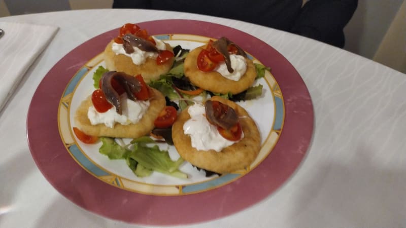 Pizzette fritte burrata e alici  - Lo Scalo dei Sapori