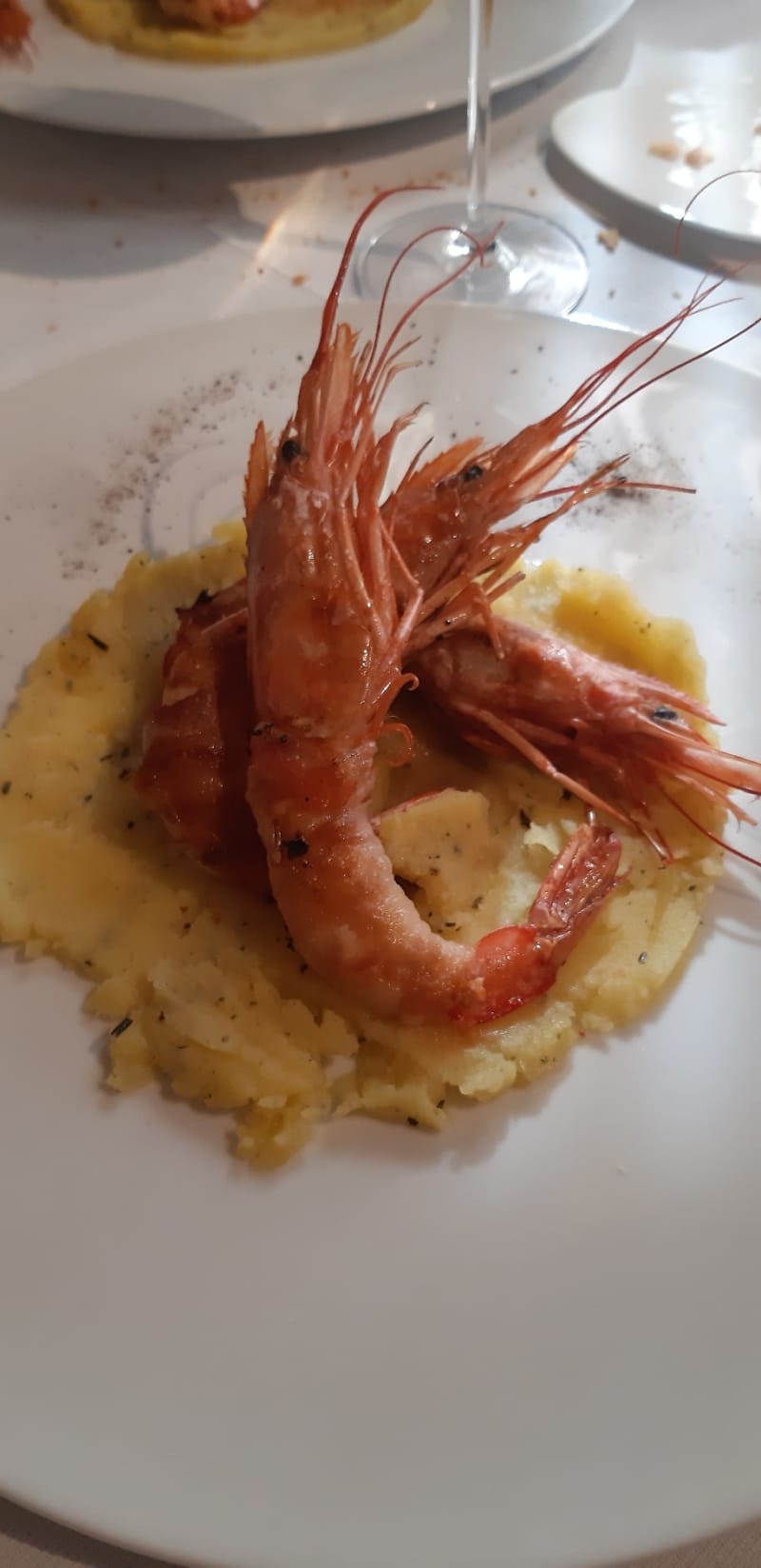 Gamberoni lardellati al colonnata con patate al forno - La Filanda