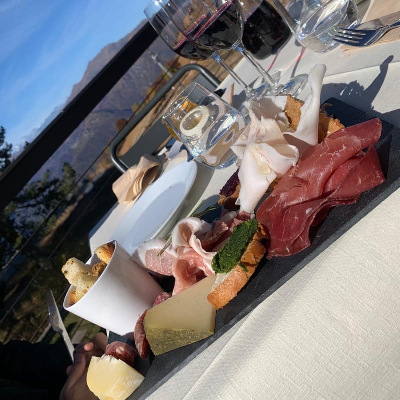 Formaggi e salumi tipici del posto - Rifugio Genziana, Stresa