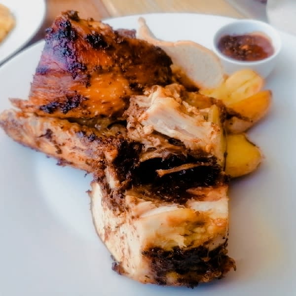 Pollo alla brace con patate. - Rifugio Genziana, Stresa