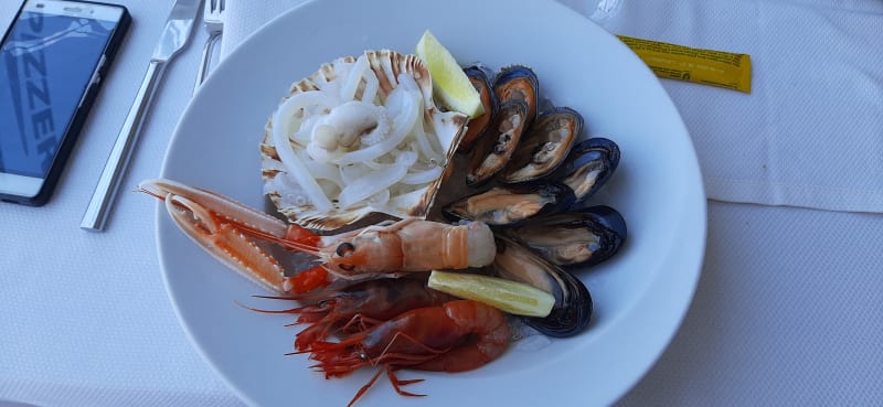 Frutti di mare crudi - La Cantina del Mondo, Monopoli