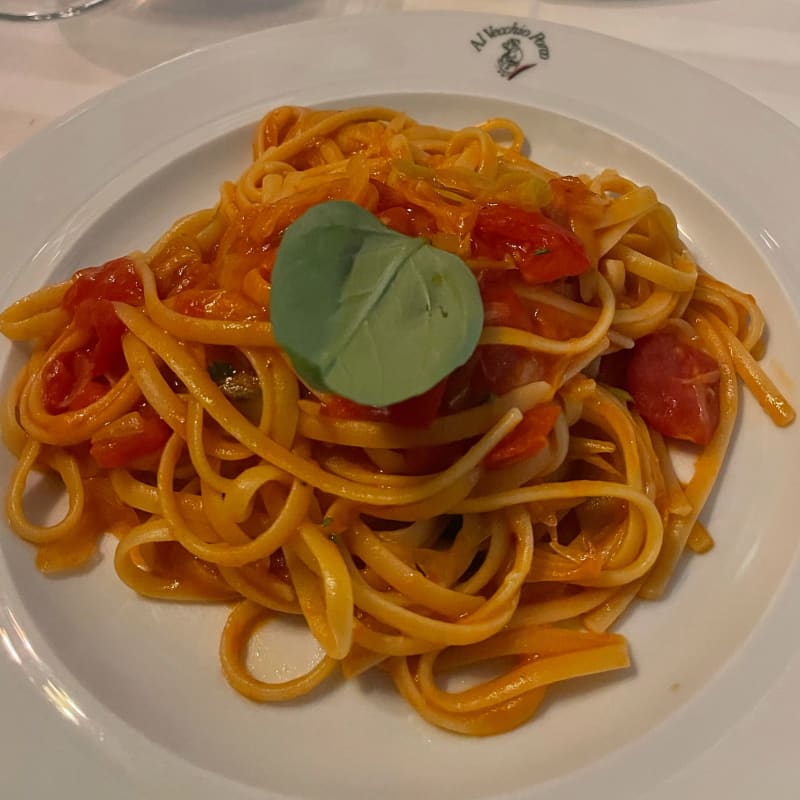 Linguine con cipollotti, pomodoro fresco e peperoncino  - Al Vecchio Porco, Milan