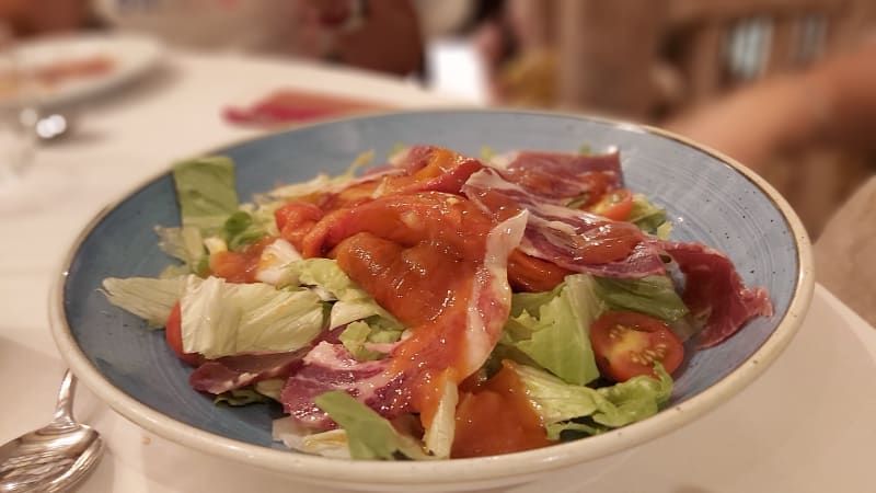 Ensalada de pimientos asados con jamón - La Taurina, Segovia