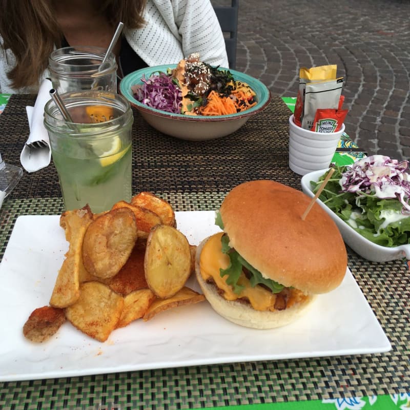 Bacon burger (chicken instead beef) - Little Kitchen, Geneva