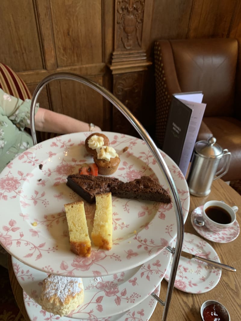 Solent Cafe at Macdonald Elmers Court Hotel Resort in Lymington Solent Cafe at Macdonald Elmers Court Hotel Resort in Lymington