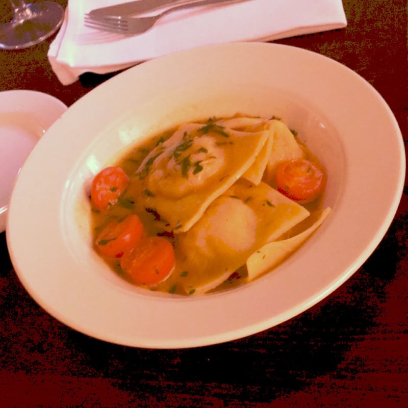 A small portion has three ravioli’s with a crabfilling. Unfortunately the crab is not very rich in taste, neither is the shrimpbisque. - Spaghettata, Rotterdam